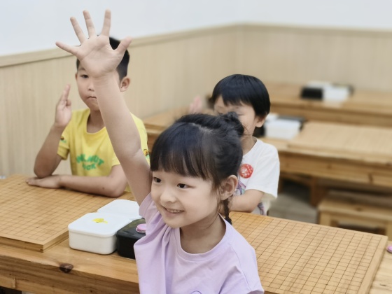 在歡樂(lè)的課堂里，孩子們沉浸在愉悅的氛圍中，享受著每一次的探索與學(xué)習(xí)~_副本.jpg